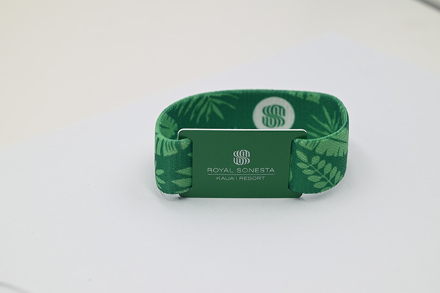 和接触式IC卡相比，，，，非接触式卡有什么样的优点？？？