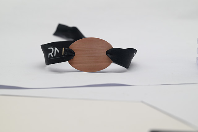 学校食堂饭卡是怎样事情的？？？