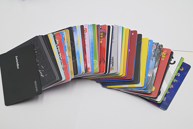 校园卡容易折断的缘故原由，，，，，新旧料PVC校园卡比照